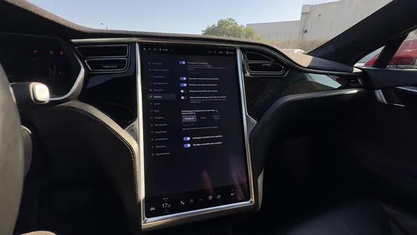 Tesla Model S - Photo 30
