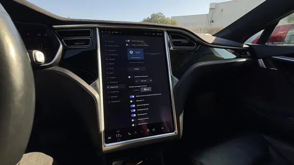 Tesla Model S - Photo 35