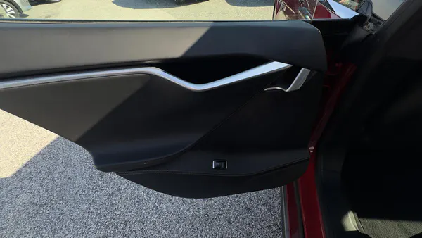 Tesla Model S - Photo 42