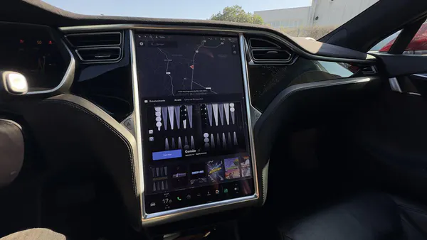 Tesla Model S - Photo 40