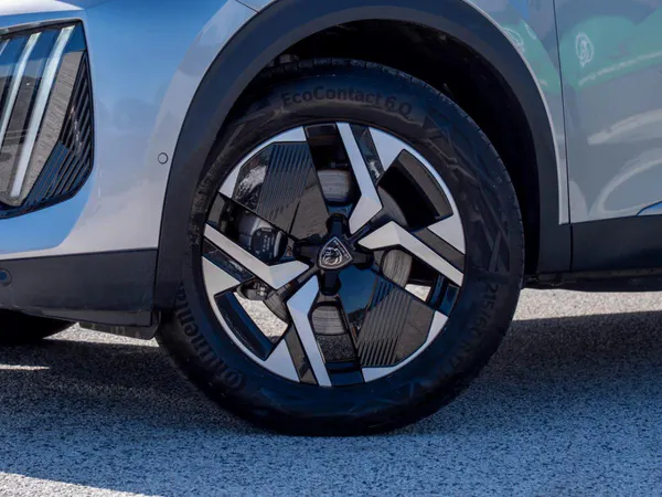 Peugeot e-2008 - Photo 3