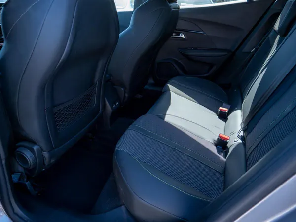 Peugeot e-2008 - Photo 24