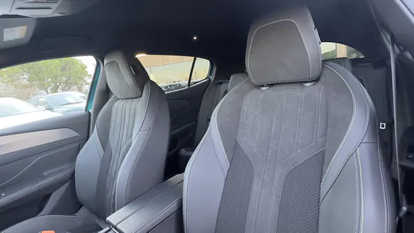 Peugeot E-408 - Photo 18