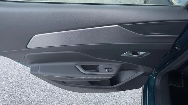 Peugeot E-408 - Photo 19