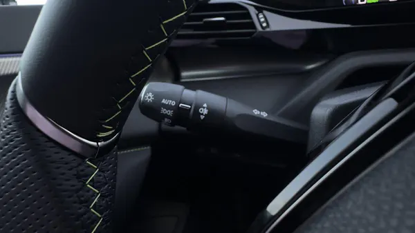 Peugeot E-408 - Photo 27