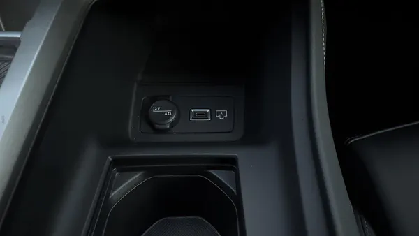 Peugeot E-408 - Photo 39