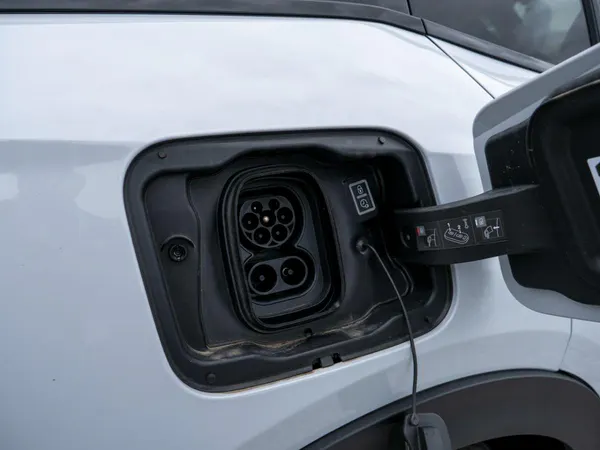 Peugeot E-408 - Photo 17