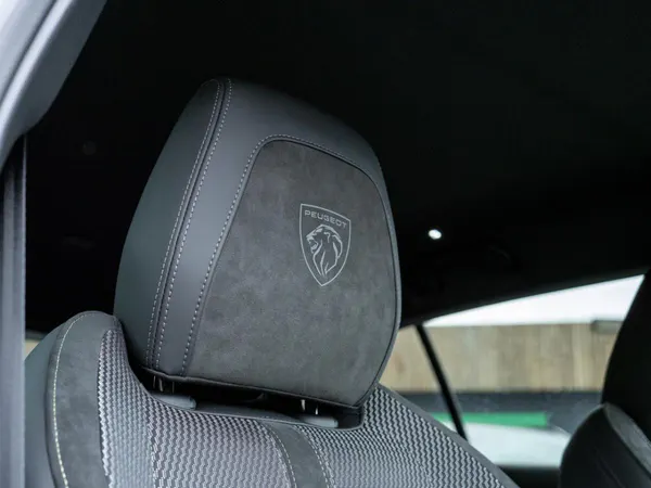 Peugeot E-408 - Photo 22