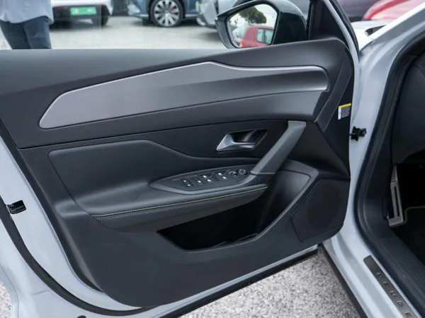 Peugeot E-408 - Photo 23