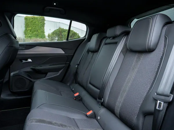 Peugeot E-408 - Photo 27