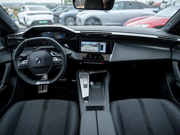 Peugeot E-408 - Photo 28