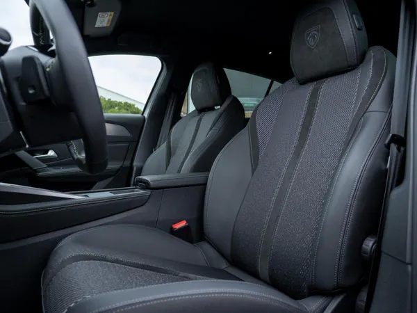 Peugeot E-408 - Photo 25