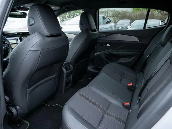 Peugeot E-408 - Photo 26