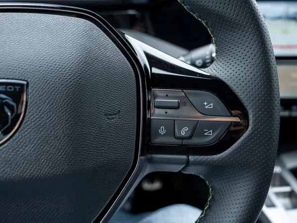 Peugeot E-408 - Photo 32