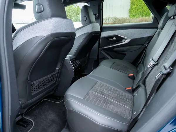 Peugeot E-3008 - Photo 27