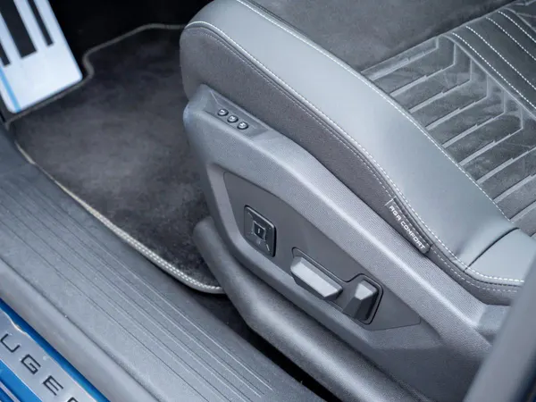 Peugeot E-3008 - Photo 25