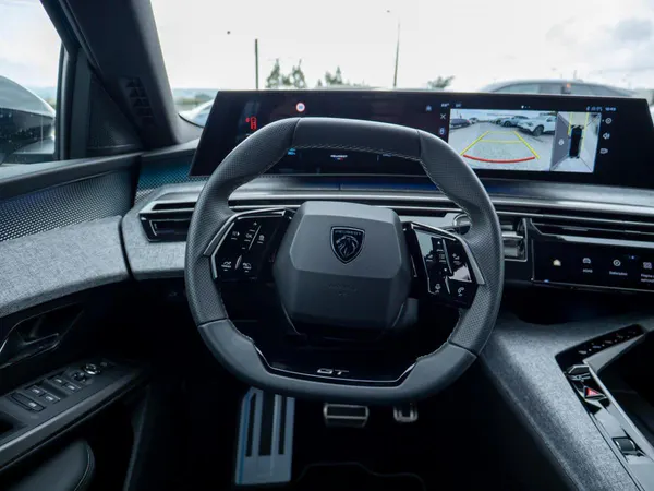 Peugeot E-3008 - Photo 31