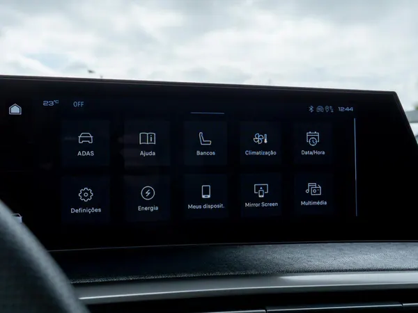 Peugeot E-3008 - Photo 38