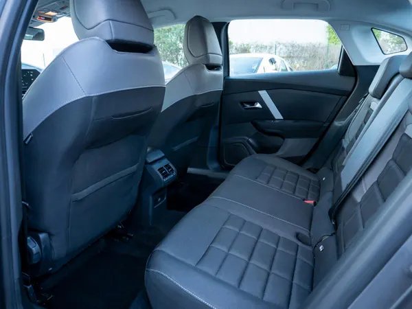 Citroen e-C4 X - Photo 24