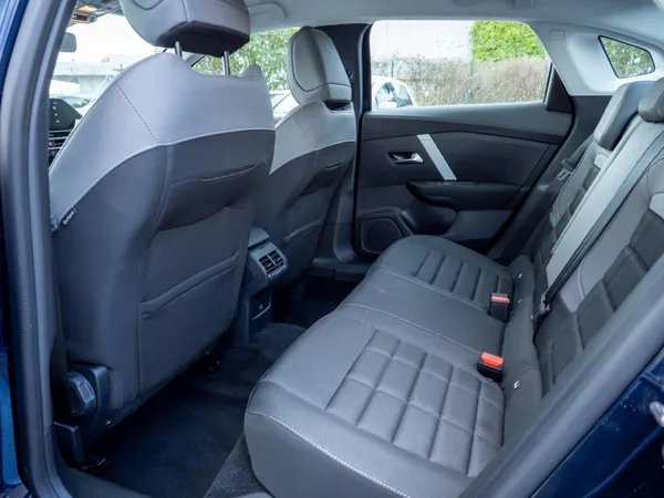 Citroen e-C4 X - Photo 22